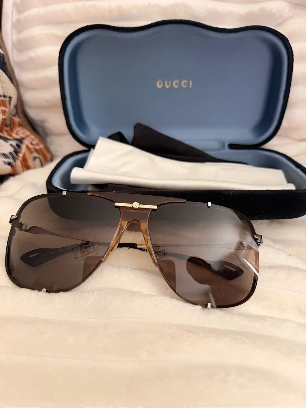 GUCCI Silver/Brown sunglasses. Unisex